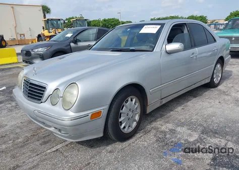 2001 Mercedes-Benz E 320 из США, поврежденный, VIN WDBJF65J81B190397